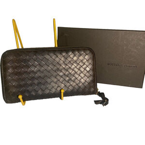 Bottega Veneta Unisex Brown Leather Zip-Around Wallet